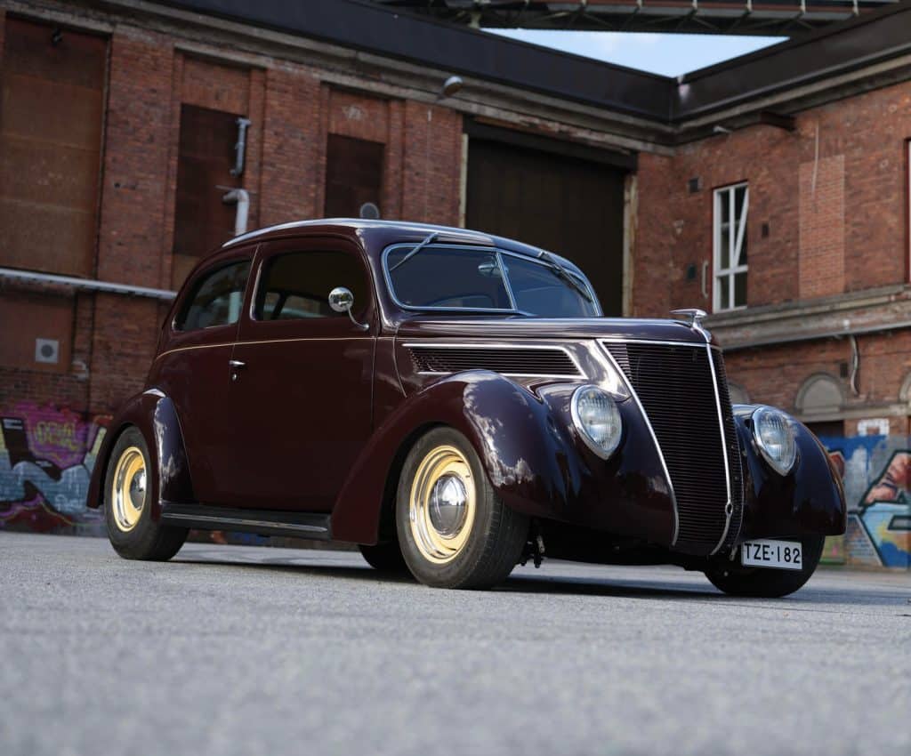 Ford Tudor Slantback 1937