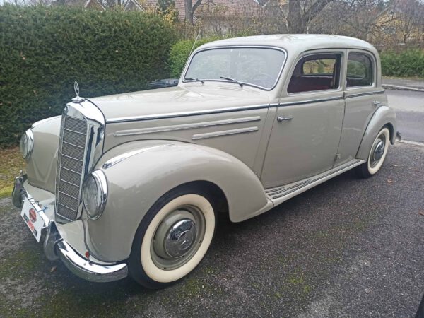 Mercedes-Benz 220 W187