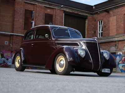 Ford Tudor Slantback 1937