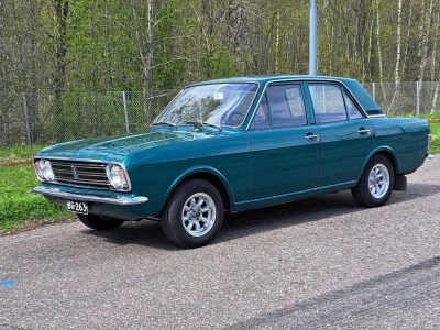 Ford Cortina 1600 Deluxe 4D
